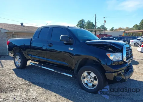 2013 Toyota Tundra Grade 5.7L V8 z USA, uszkodzony, nr VIN 5TFUW5F11DX271319
